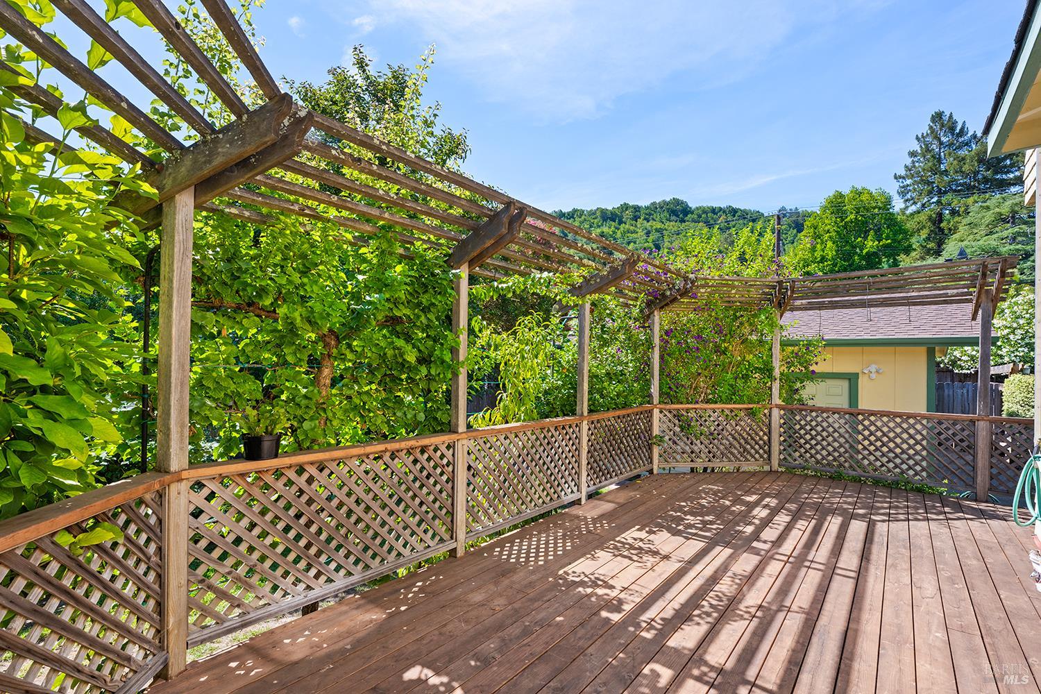 Detail Gallery Image 33 of 38 For 95 Florence Ave, San Anselmo,  CA 94960 - 4 Beds | 3/1 Baths
