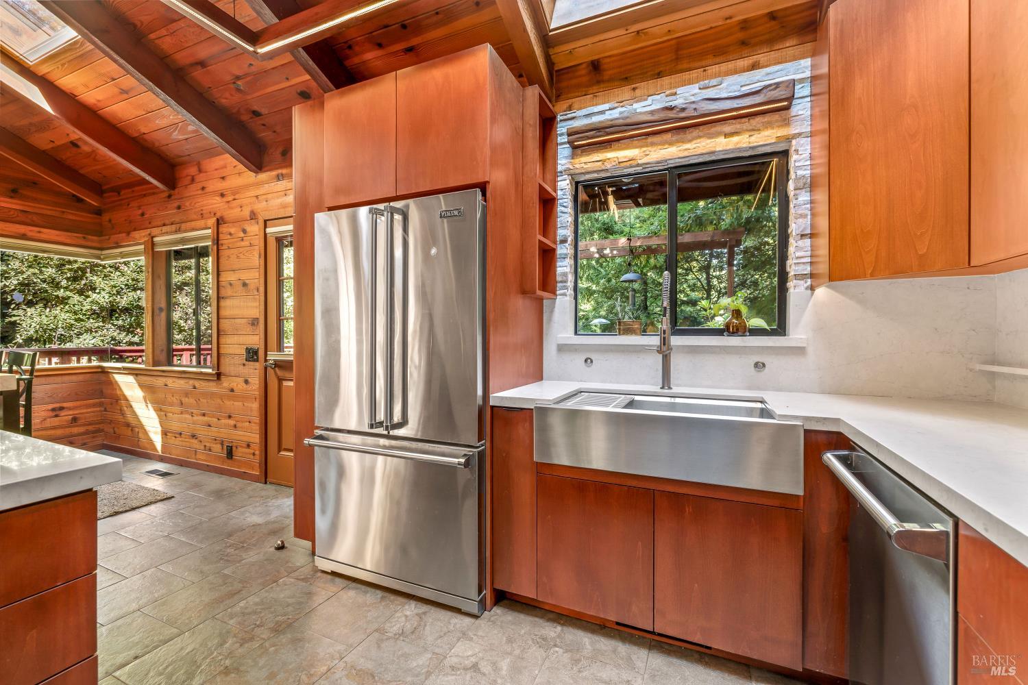 Detail Gallery Image 8 of 43 For 17451 Redwood Springs Dr, Fort Bragg,  CA 95437 - 4 Beds | 4 Baths