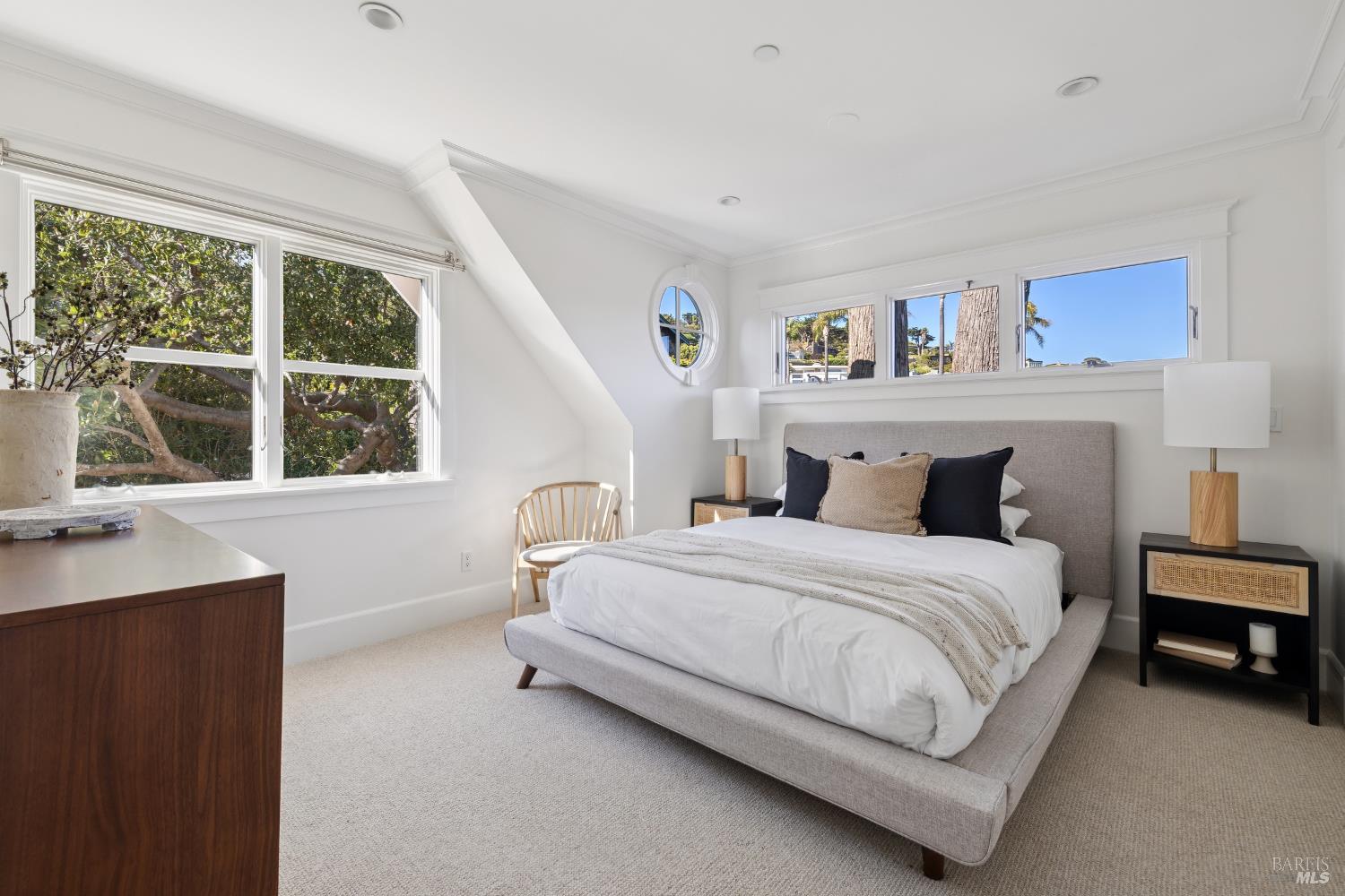 Detail Gallery Image 33 of 46 For 2105 Mar East St, Belvedere Tiburon,  CA 94920 - 5 Beds | 4/1 Baths