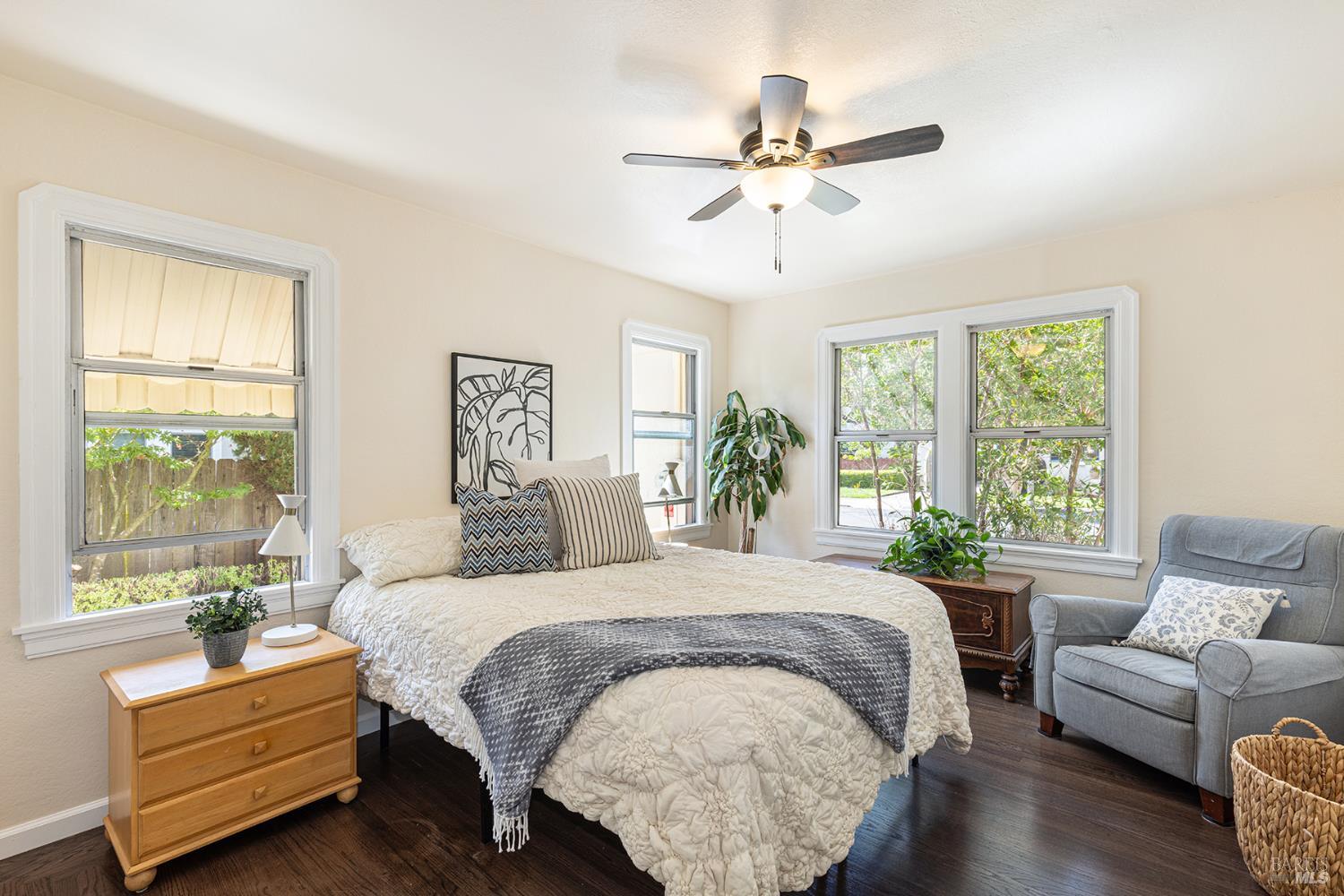Detail Gallery Image 5 of 45 For 420 Montgomery St, Napa,  CA 94559 - 3 Beds | 2 Baths
