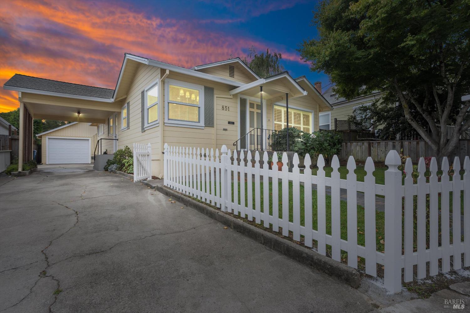 Detail Gallery Image 3 of 34 For 851 Western Ave, Petaluma,  CA 94952 - 3 Beds | 1/1 Baths