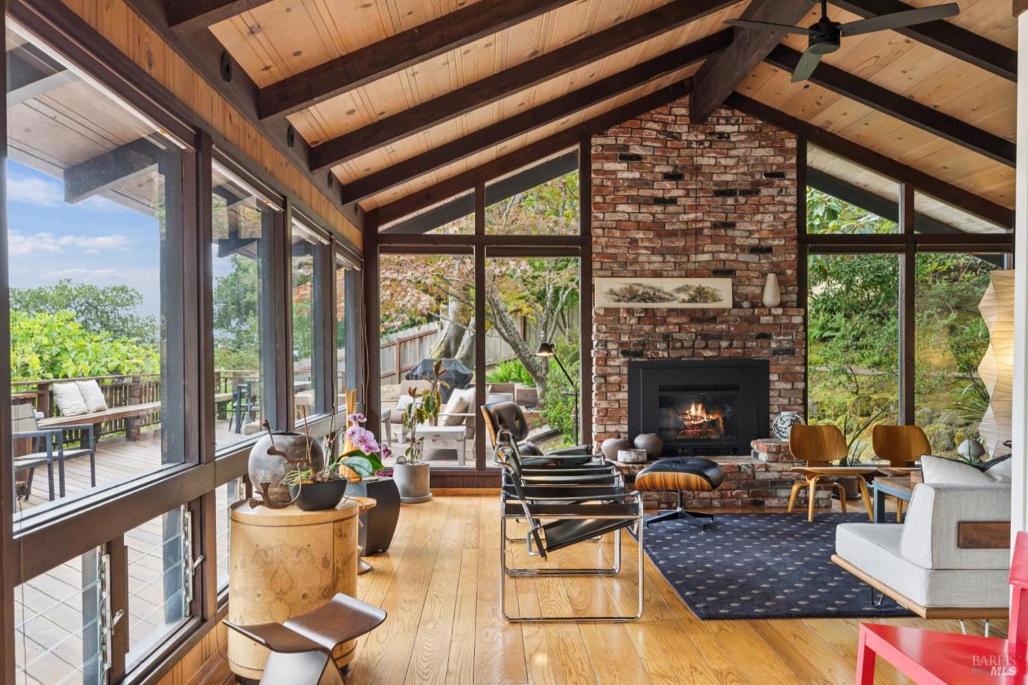 Detail Gallery Image 14 of 53 For 1 Carolyn Ln, Mill Valley,  CA 94941 - 4 Beds | 3 Baths
