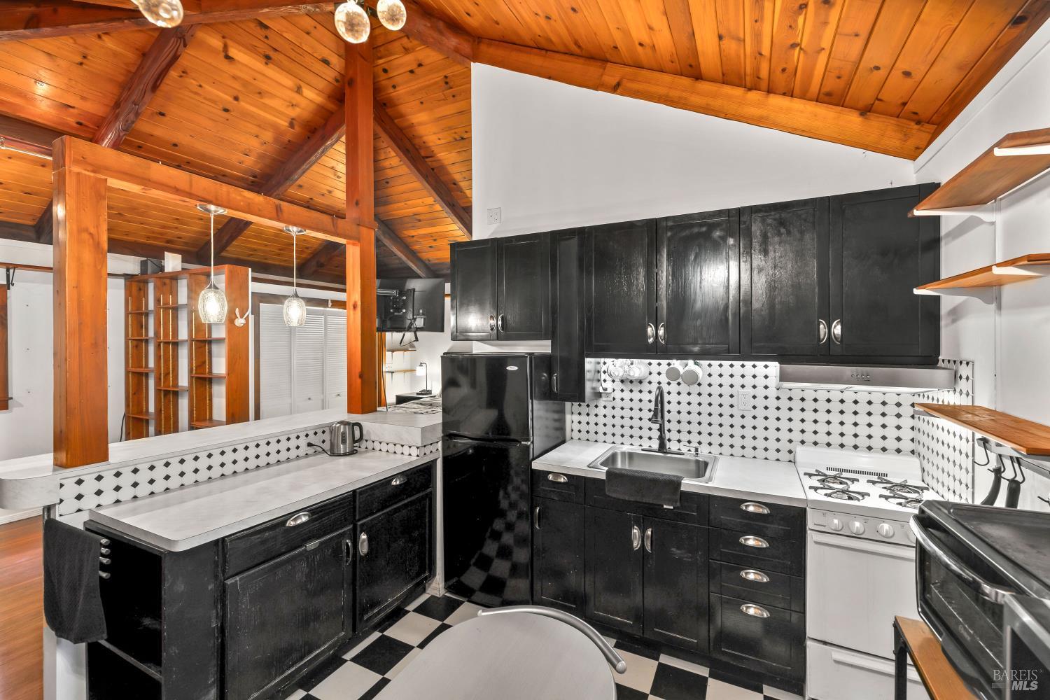 Detail Gallery Image 37 of 43 For 17451 Redwood Springs Dr, Fort Bragg,  CA 95437 - 4 Beds | 4 Baths