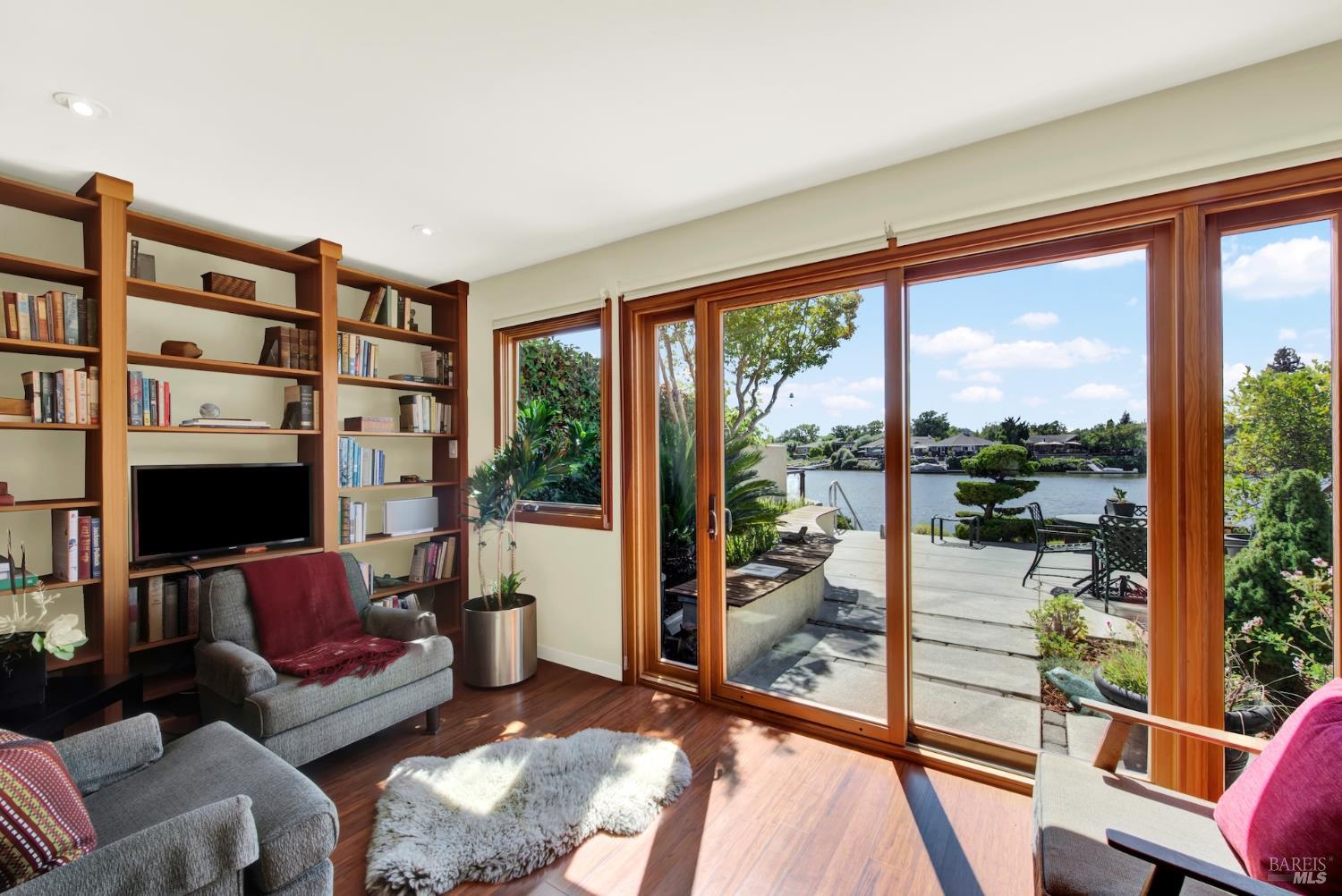 Detail Gallery Image 25 of 97 For 927 Marina Dr, Napa,  CA 94559 - 3 Beds | 2/1 Baths