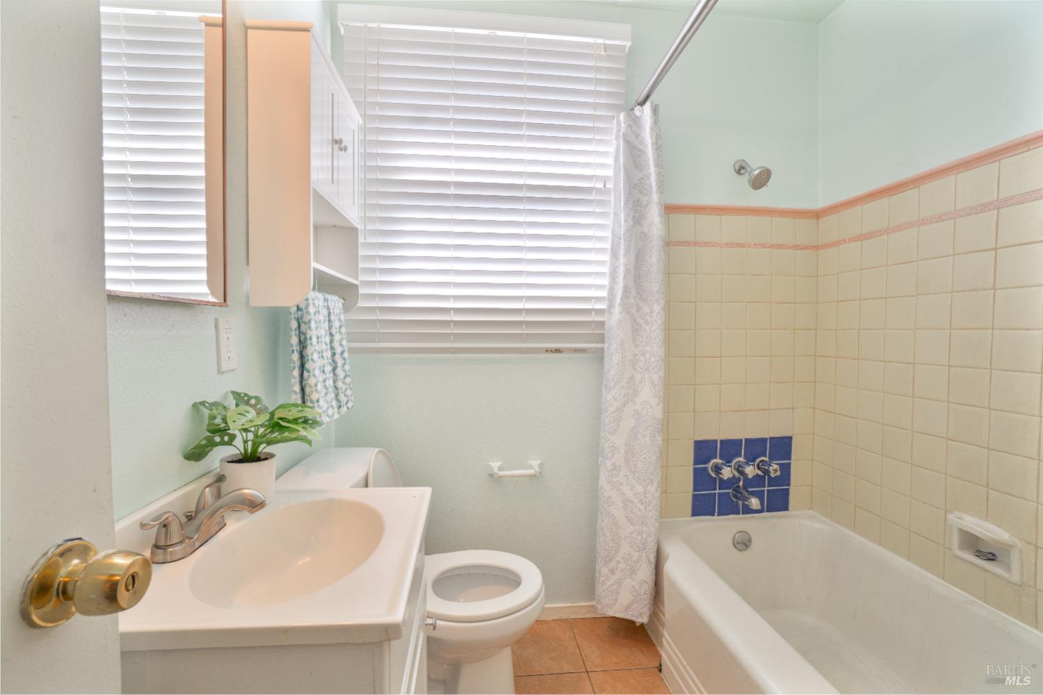 Detail Gallery Image 12 of 24 For 40 La Cruz Ave, Benicia,  CA 94510 - 3 Beds | 2 Baths