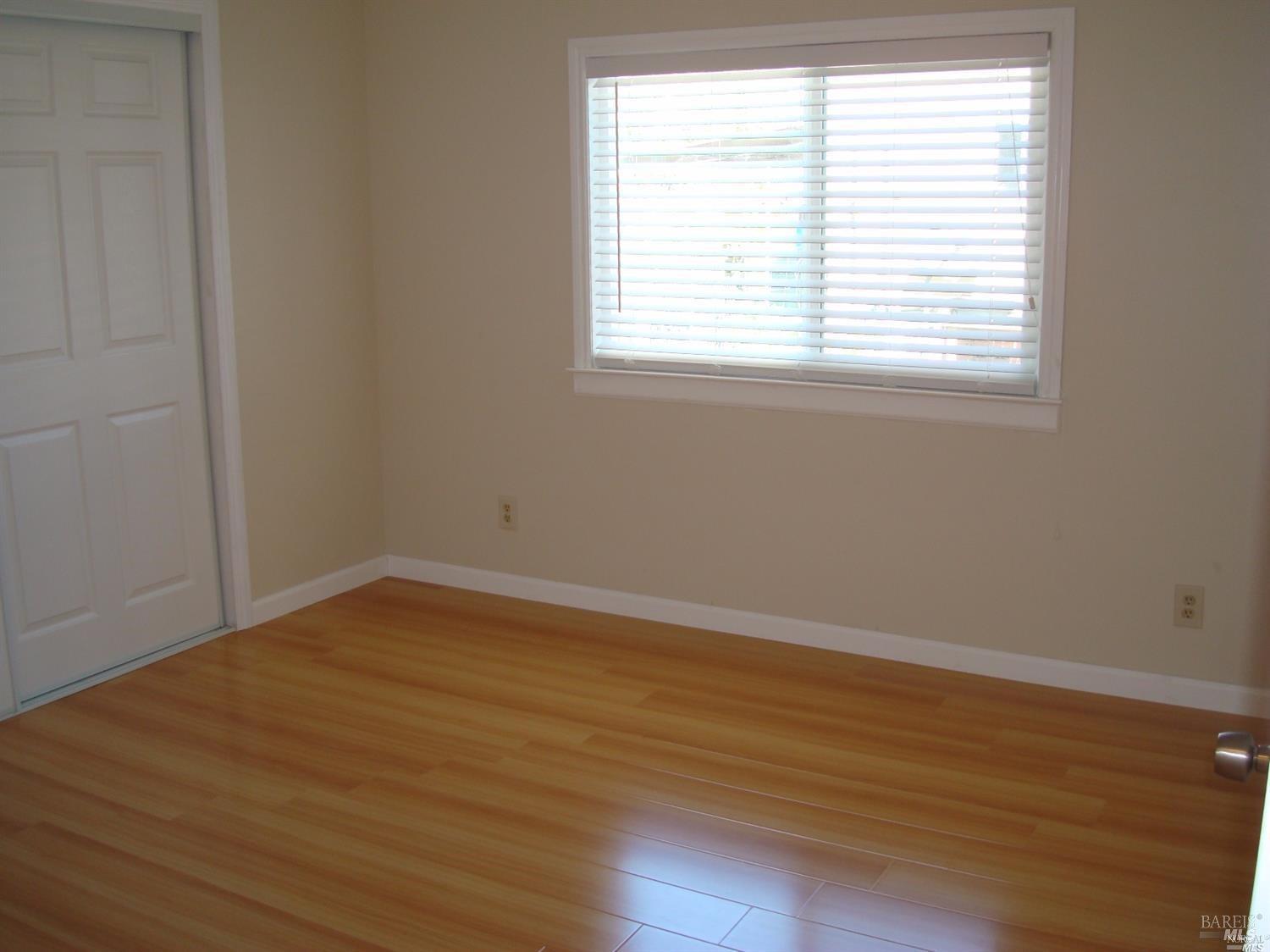 Detail Gallery Image 11 of 13 For 209 Champagne W St, Calistoga,  CA 94515 - 3 Beds | 2 Baths