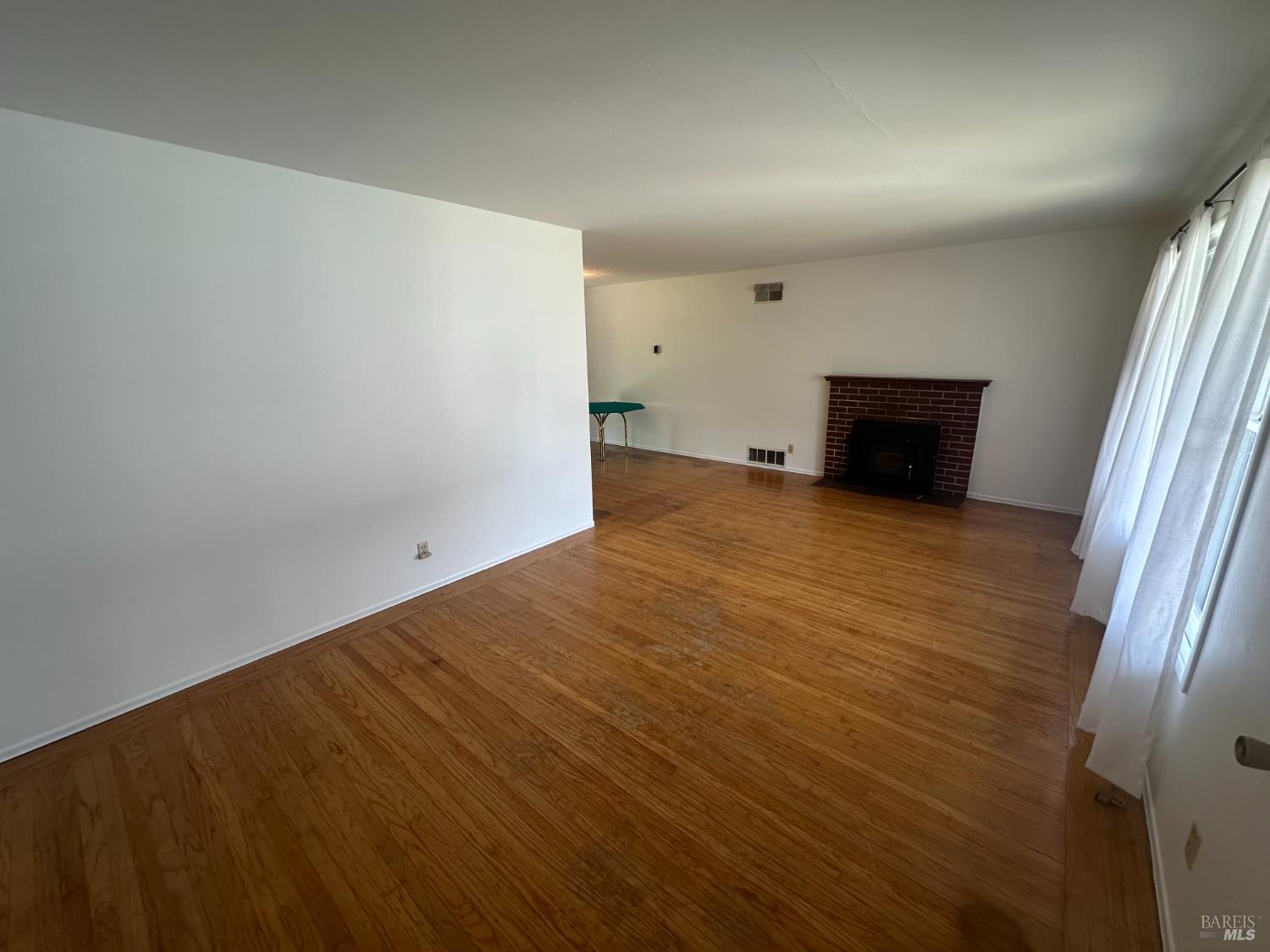 Detail Gallery Image 3 of 20 For 827 Rosewood Ave, Vallejo,  CA 94591 - 3 Beds | 1 Baths