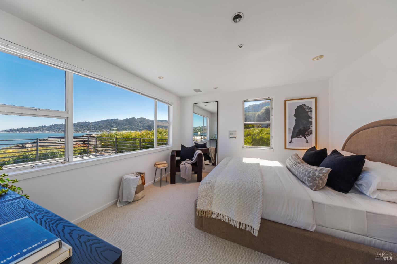 Detail Gallery Image 32 of 54 For 30 Heron Dr, Mill Valley,  CA 94941 - 5 Beds | 3/1 Baths