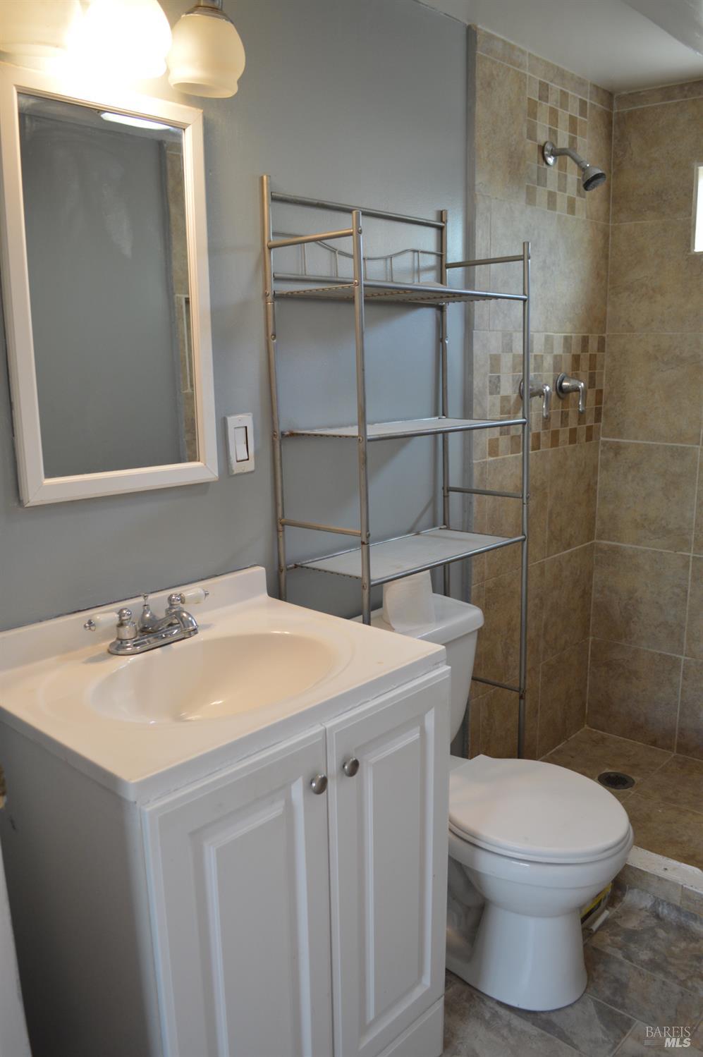 Detail Gallery Image 7 of 13 For 3525 Madrone St, Clearlake,  CA 95422 - 2 Beds | 1 Baths