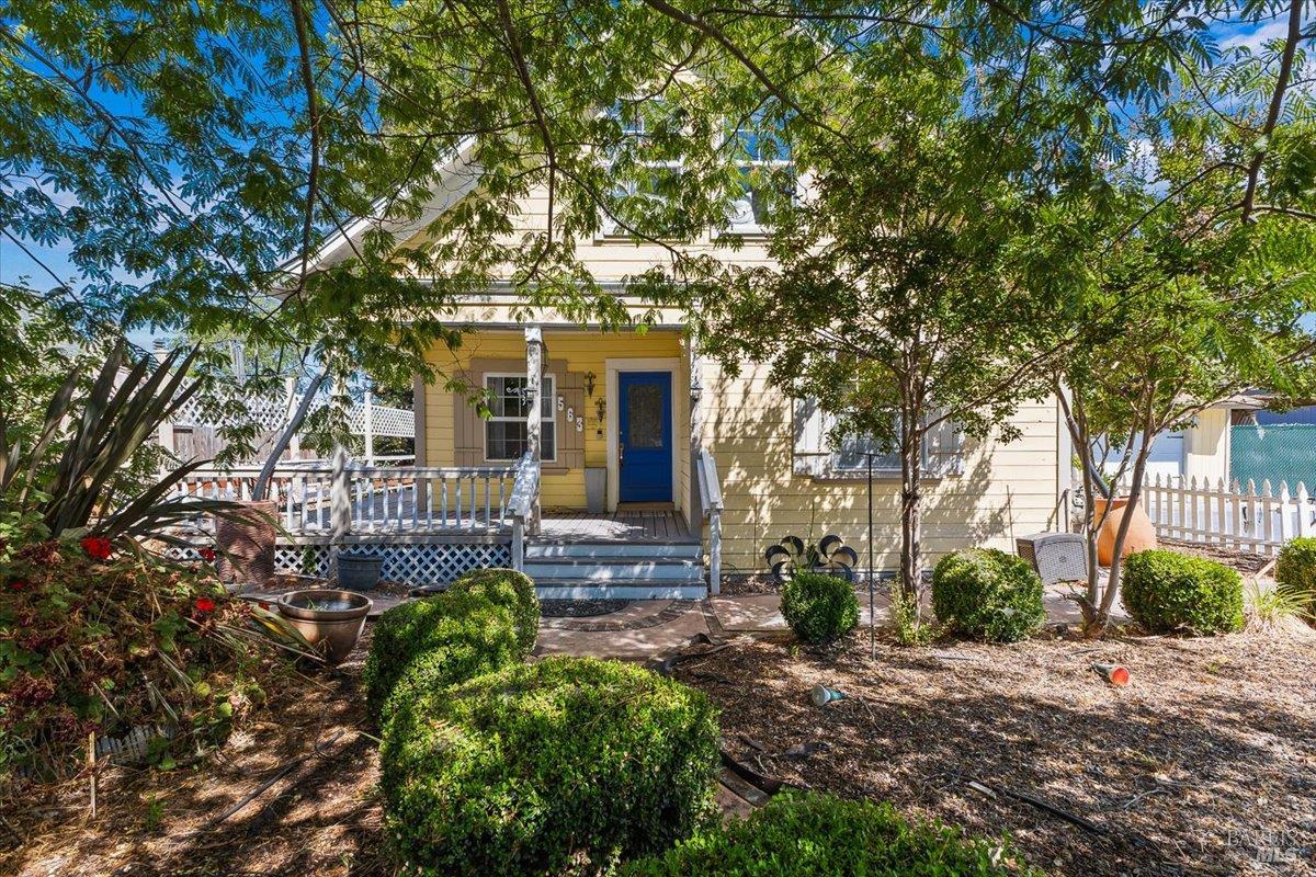 Detail Gallery Image 2 of 38 For 563 Windsor River Rd, Windsor,  CA 95492 - 3 Beds | 3 Baths