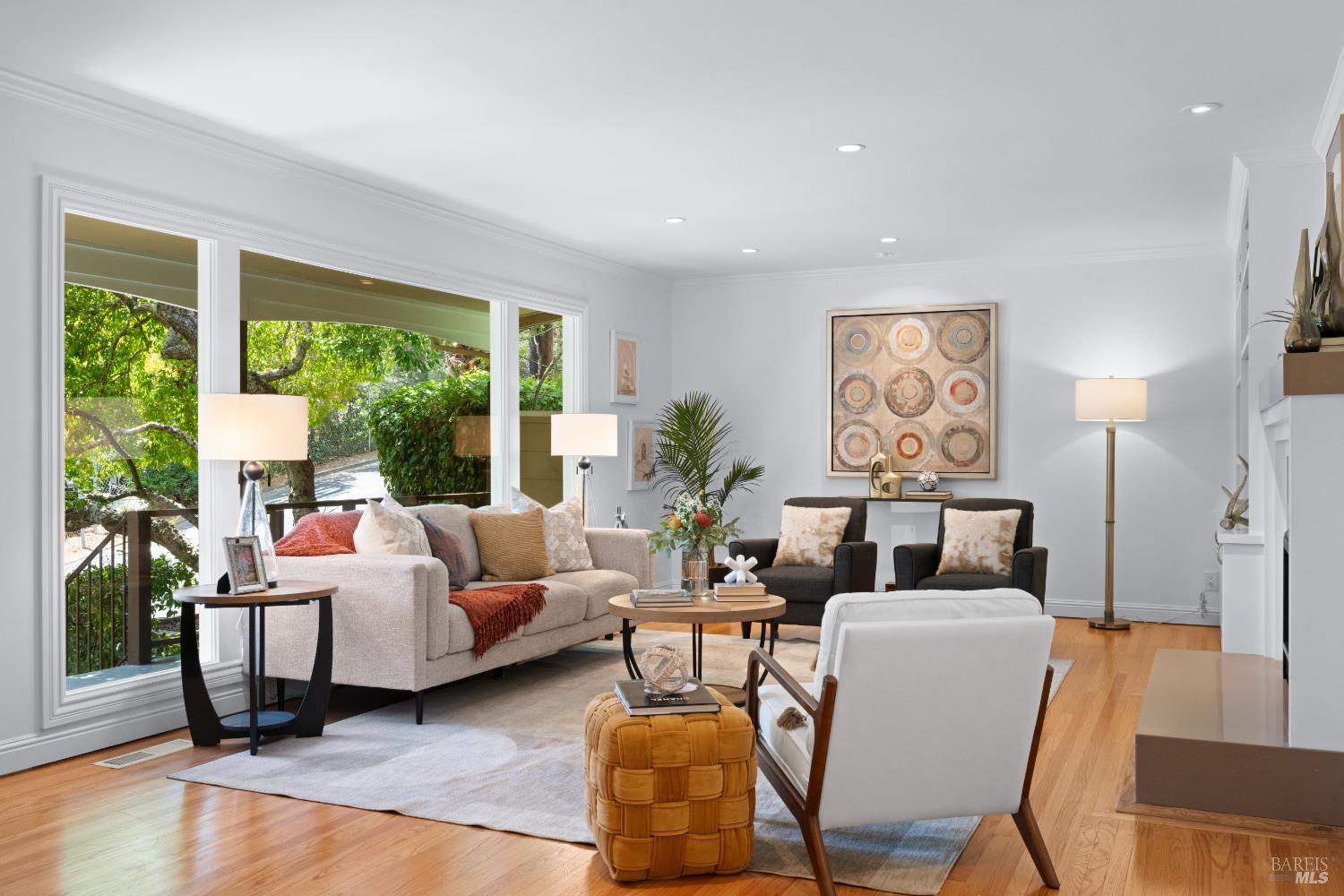 Detail Gallery Image 2 of 16 For 235 Mountain View Ave, San Rafael,  CA 94901 - 2 Beds | 1 Baths