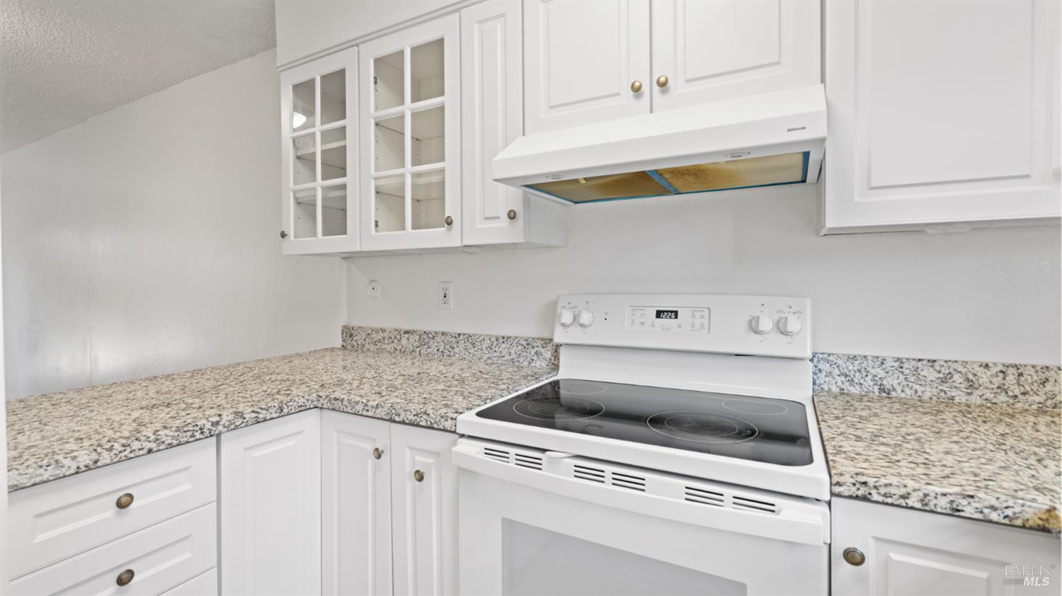 Detail Gallery Image 4 of 33 For 900 Southampton Rd #110,  Benicia,  CA 94510 - 2 Beds | 1/1 Baths