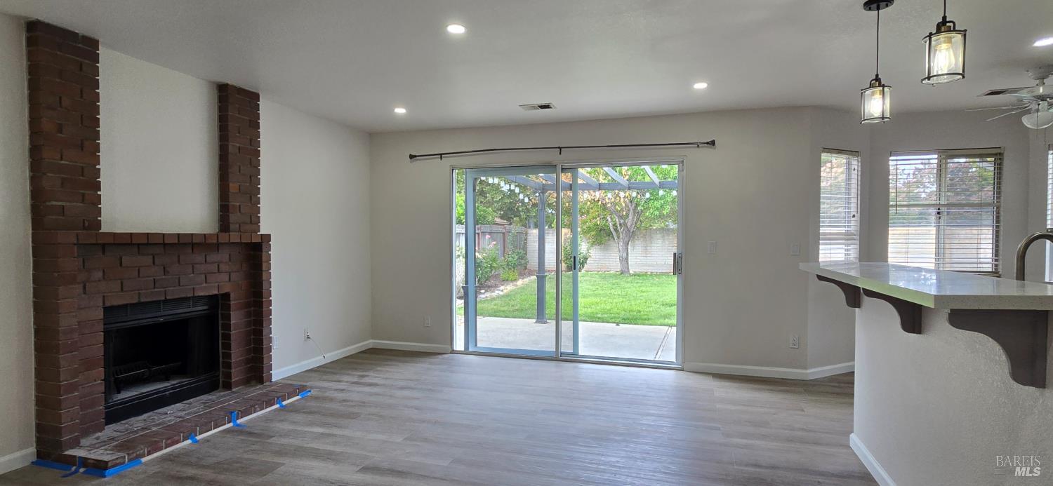 Detail Gallery Image 5 of 18 For 112 Spinnaker Ct, Vacaville,  CA 95687 - 4 Beds | 2/1 Baths