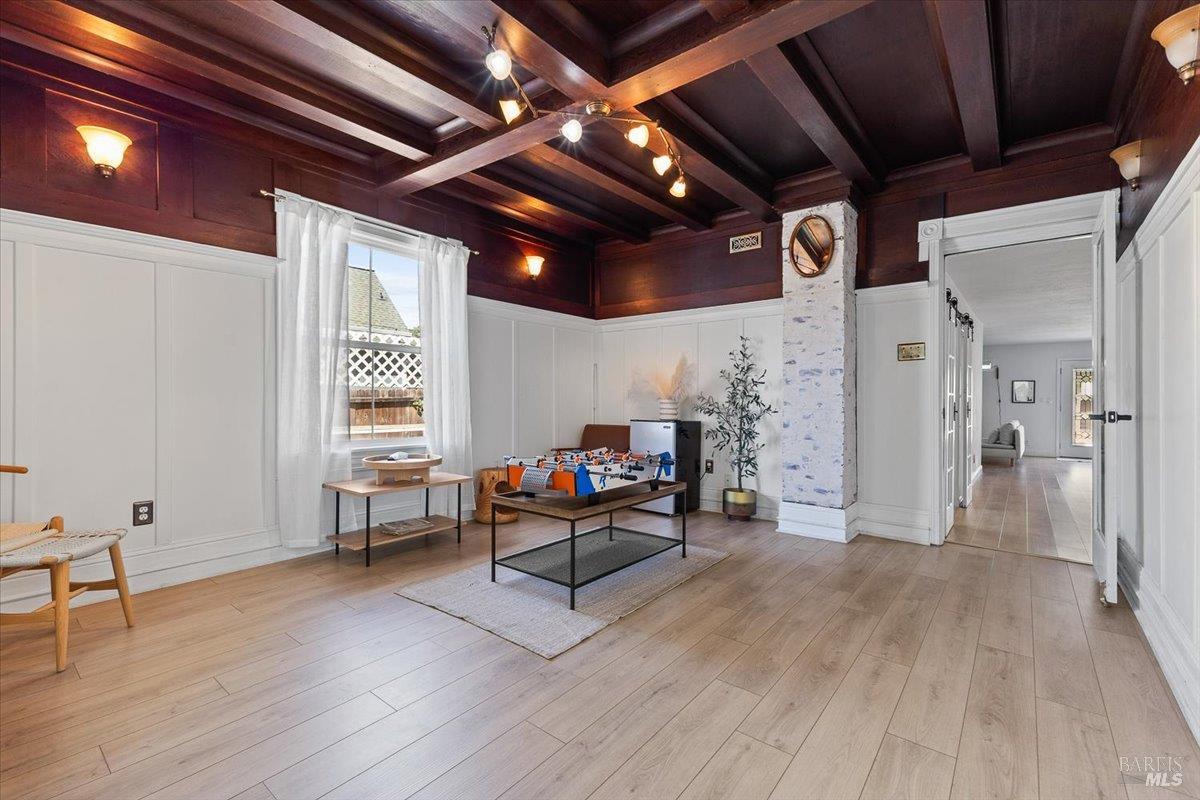 Detail Gallery Image 5 of 38 For 563 Windsor River Rd, Windsor,  CA 95492 - 3 Beds | 3 Baths