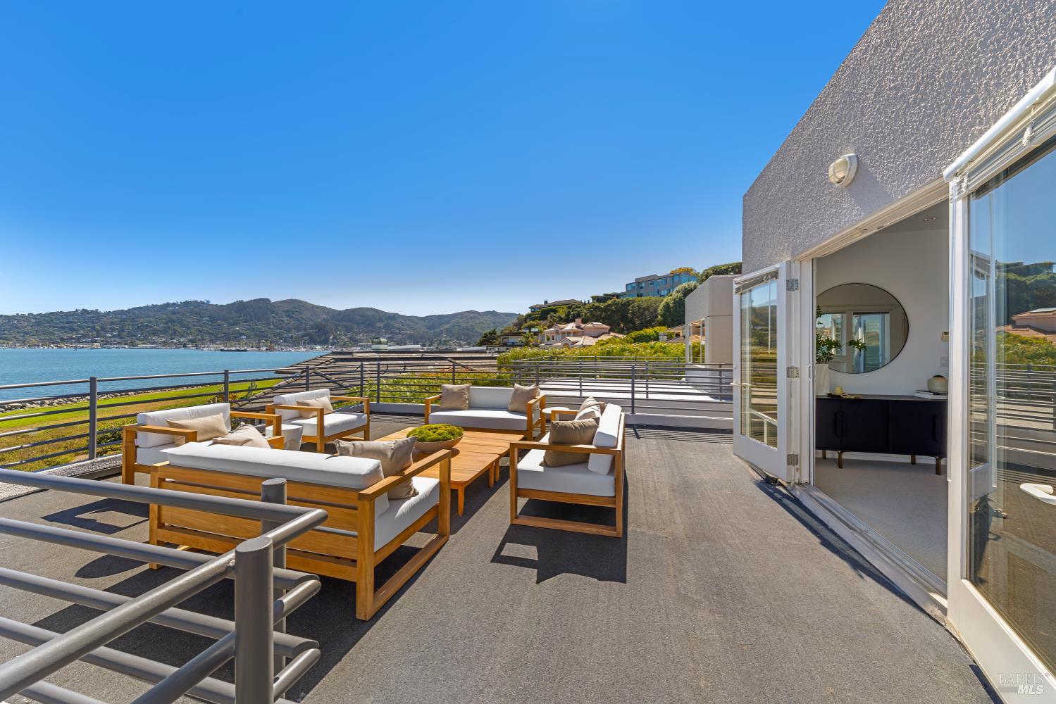 Detail Gallery Image 31 of 54 For 30 Heron Dr, Mill Valley,  CA 94941 - 5 Beds | 3/1 Baths