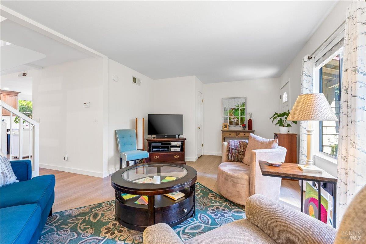 Detail Gallery Image 9 of 26 For 109 Albion Ct, Novato,  CA 94947 - 3 Beds | 2/1 Baths