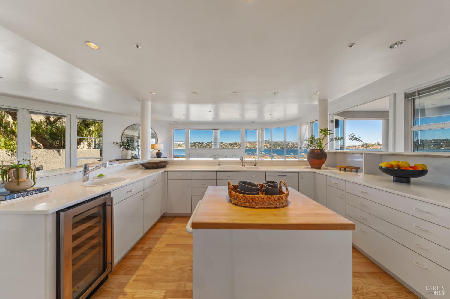 Detail Gallery Image 19 of 54 For 30 Heron Dr, Mill Valley,  CA 94941 - 5 Beds | 3/1 Baths