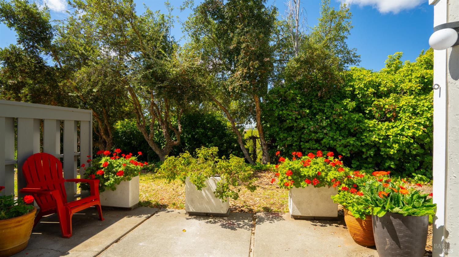 Detail Gallery Image 30 of 33 For 900 Southampton Rd #110,  Benicia,  CA 94510 - 2 Beds | 1/1 Baths
