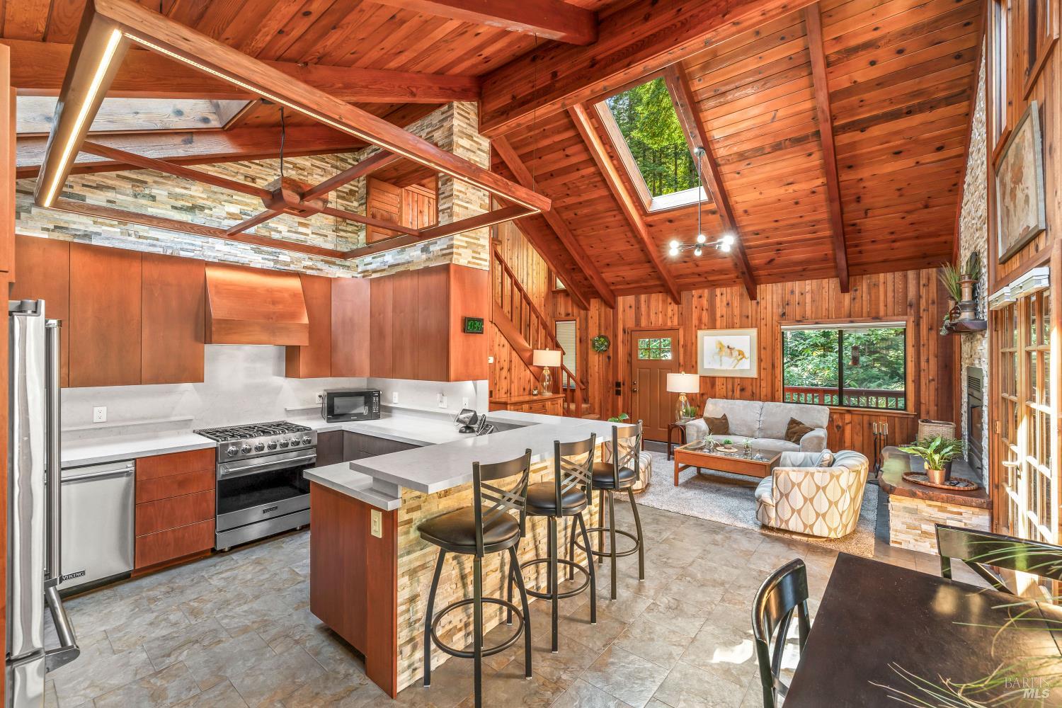Detail Gallery Image 7 of 43 For 17451 Redwood Springs Dr, Fort Bragg,  CA 95437 - 4 Beds | 4 Baths