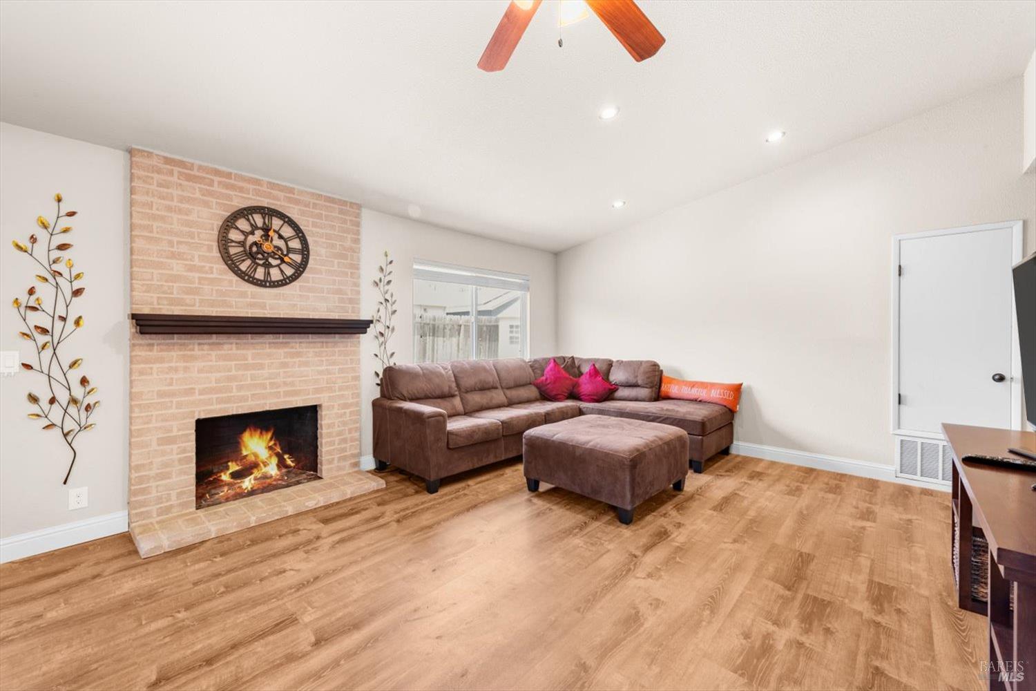 Detail Gallery Image 17 of 46 For 420 Temple Dr, Vacaville,  CA 95687 - 3 Beds | 2 Baths