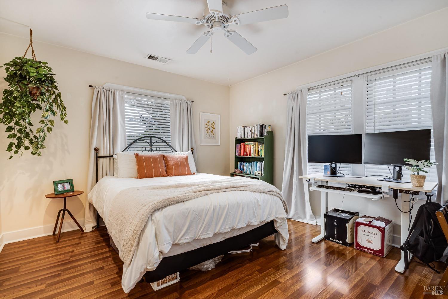 Detail Gallery Image 10 of 34 For 726 4th St, Napa,  CA 94559 - – Beds | – Baths