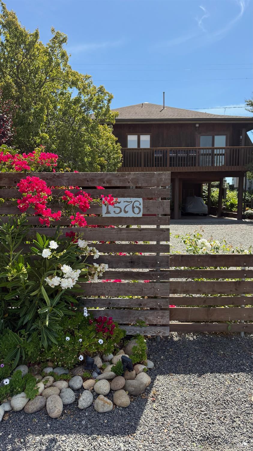 Detail Gallery Image 2 of 46 For 1576 Milton Rd, Napa,  CA 94559 - 3 Beds | 2 Baths