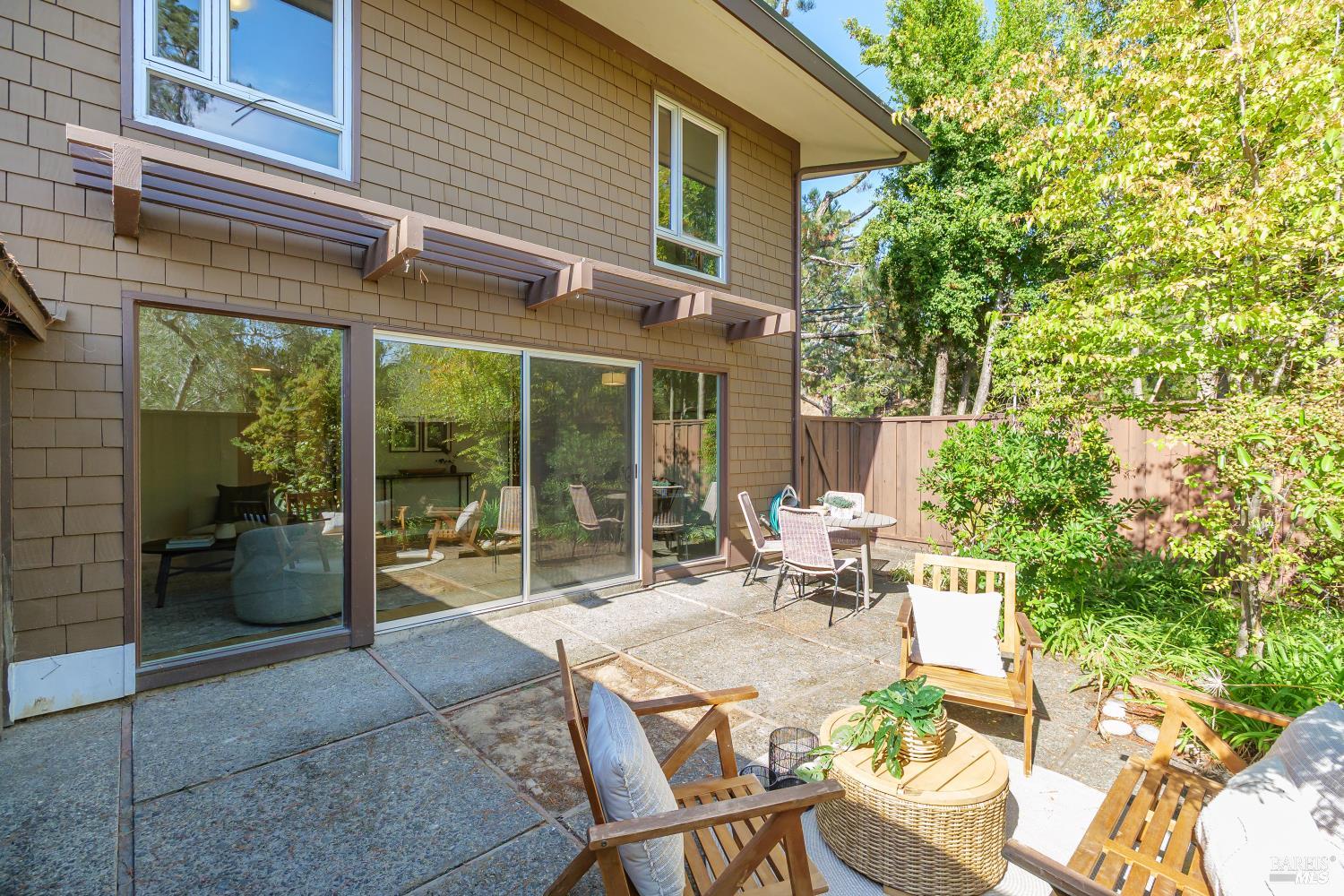 Detail Gallery Image 24 of 24 For 29 Surrey Ln, San Rafael,  CA 94903 - 3 Beds | 1/1 Baths