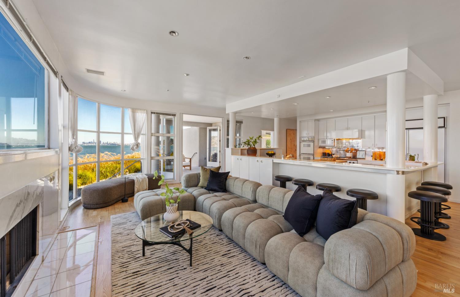 Detail Gallery Image 5 of 54 For 30 Heron Dr, Mill Valley,  CA 94941 - 5 Beds | 3/1 Baths