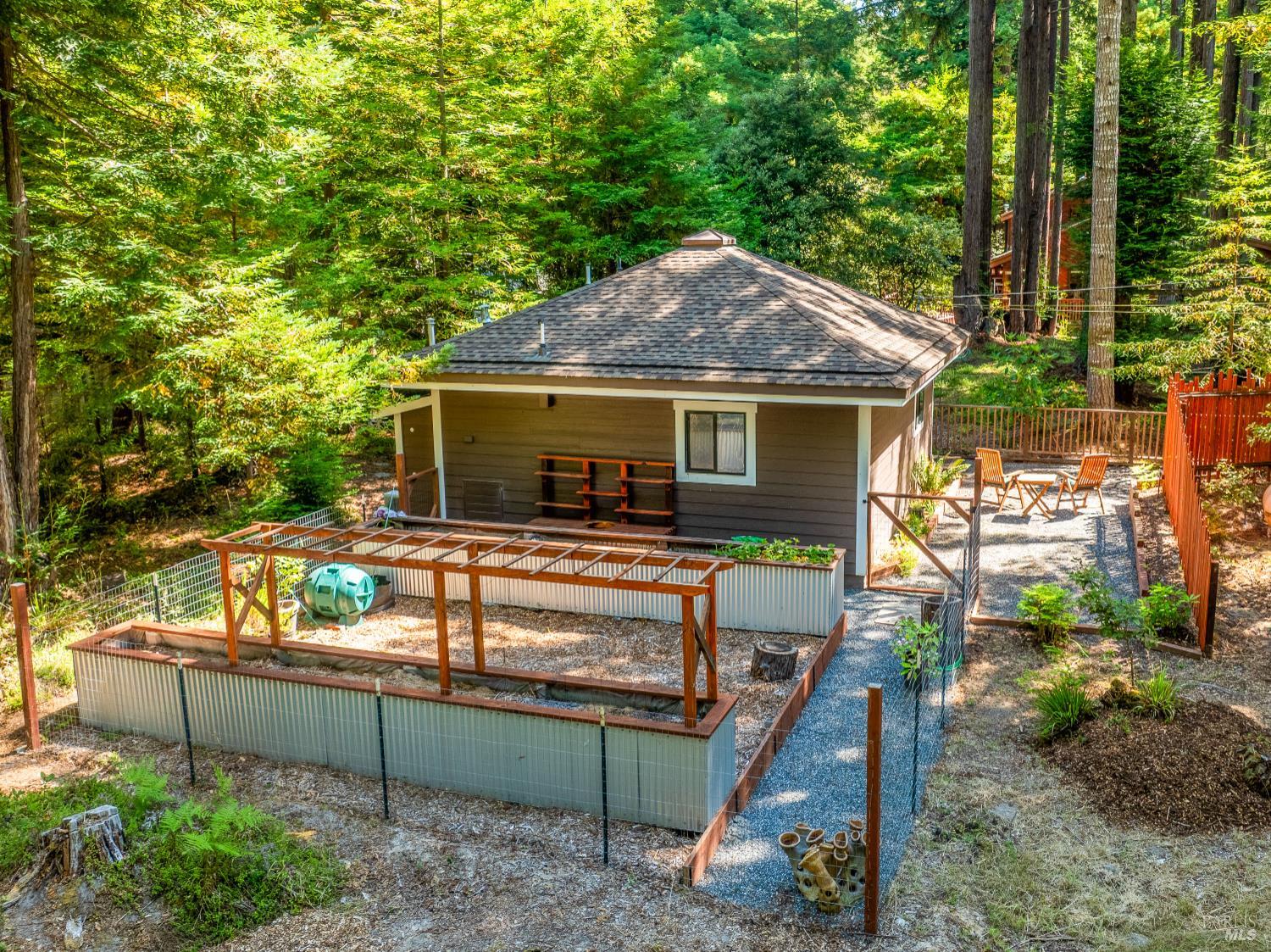 Detail Gallery Image 30 of 43 For 17451 Redwood Springs Dr, Fort Bragg,  CA 95437 - 4 Beds | 4 Baths