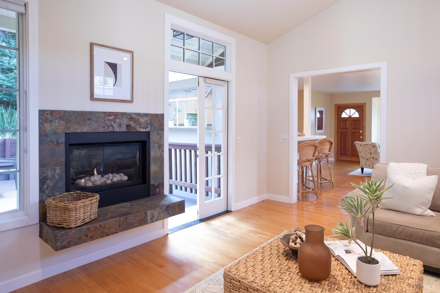 Detail Gallery Image 11 of 30 For 2 Alvina Ave, San Rafael,  CA 94901 - 3 Beds | 2/1 Baths