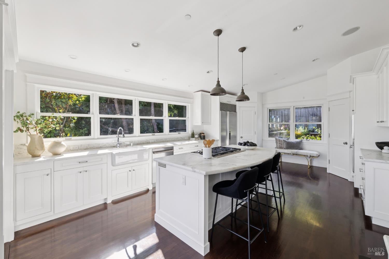 Detail Gallery Image 25 of 46 For 2105 Mar East St, Belvedere Tiburon,  CA 94920 - 5 Beds | 4/1 Baths