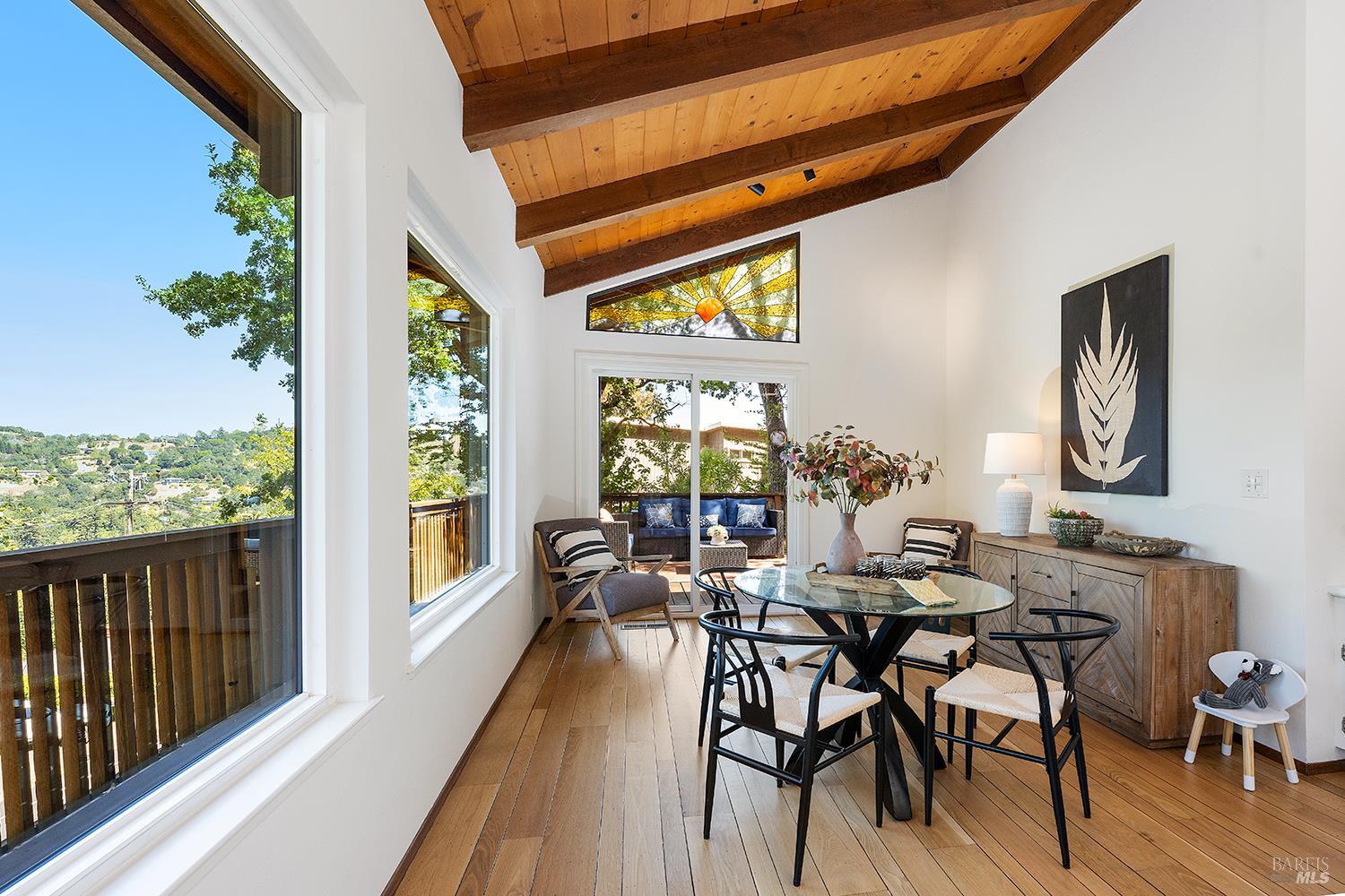 Detail Gallery Image 10 of 37 For 85 Woodside Dr, San Anselmo,  CA 94960 - 3 Beds | 2 Baths