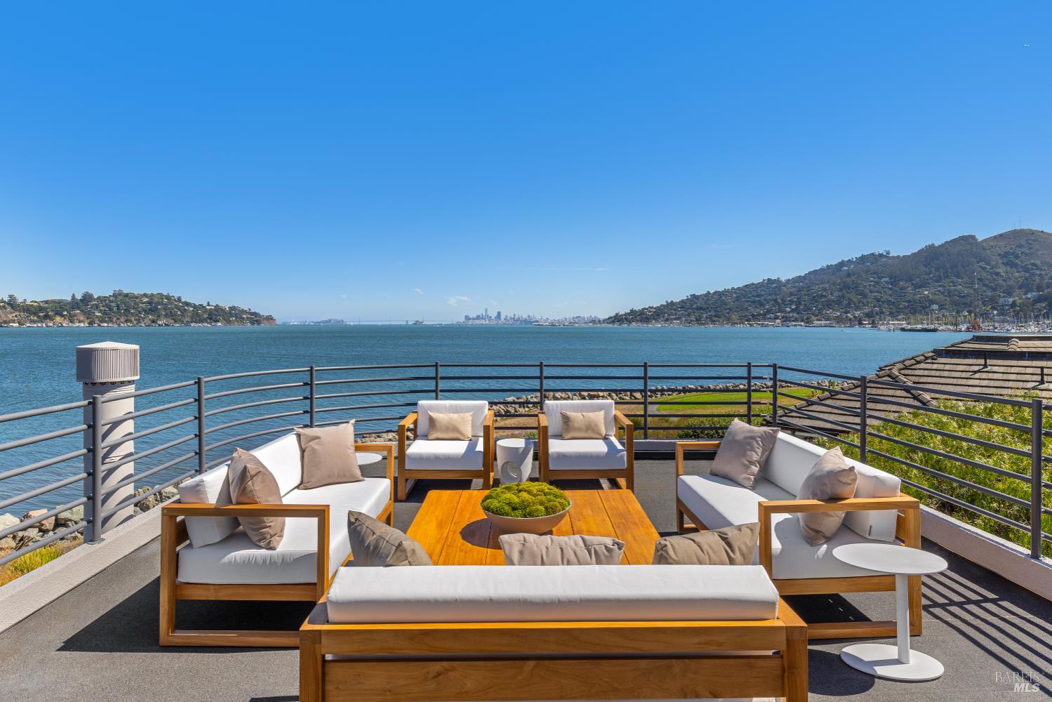 Detail Gallery Image 30 of 54 For 30 Heron Dr, Mill Valley,  CA 94941 - 5 Beds | 3/1 Baths