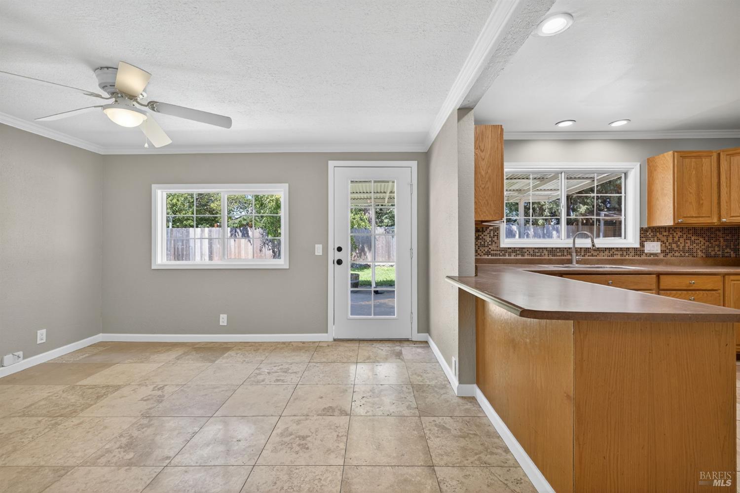 Detail Gallery Image 11 of 32 For 959 San Clemente Dr, Santa Rosa,  CA 95404 - 3 Beds | 2 Baths
