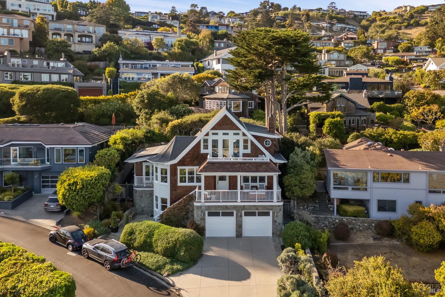 Detail Gallery Image 2 of 46 For 2105 Mar East St, Belvedere Tiburon,  CA 94920 - 5 Beds | 4/1 Baths