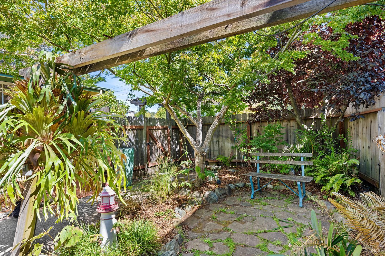 Detail Gallery Image 34 of 38 For 95 Florence Ave, San Anselmo,  CA 94960 - 4 Beds | 3/1 Baths