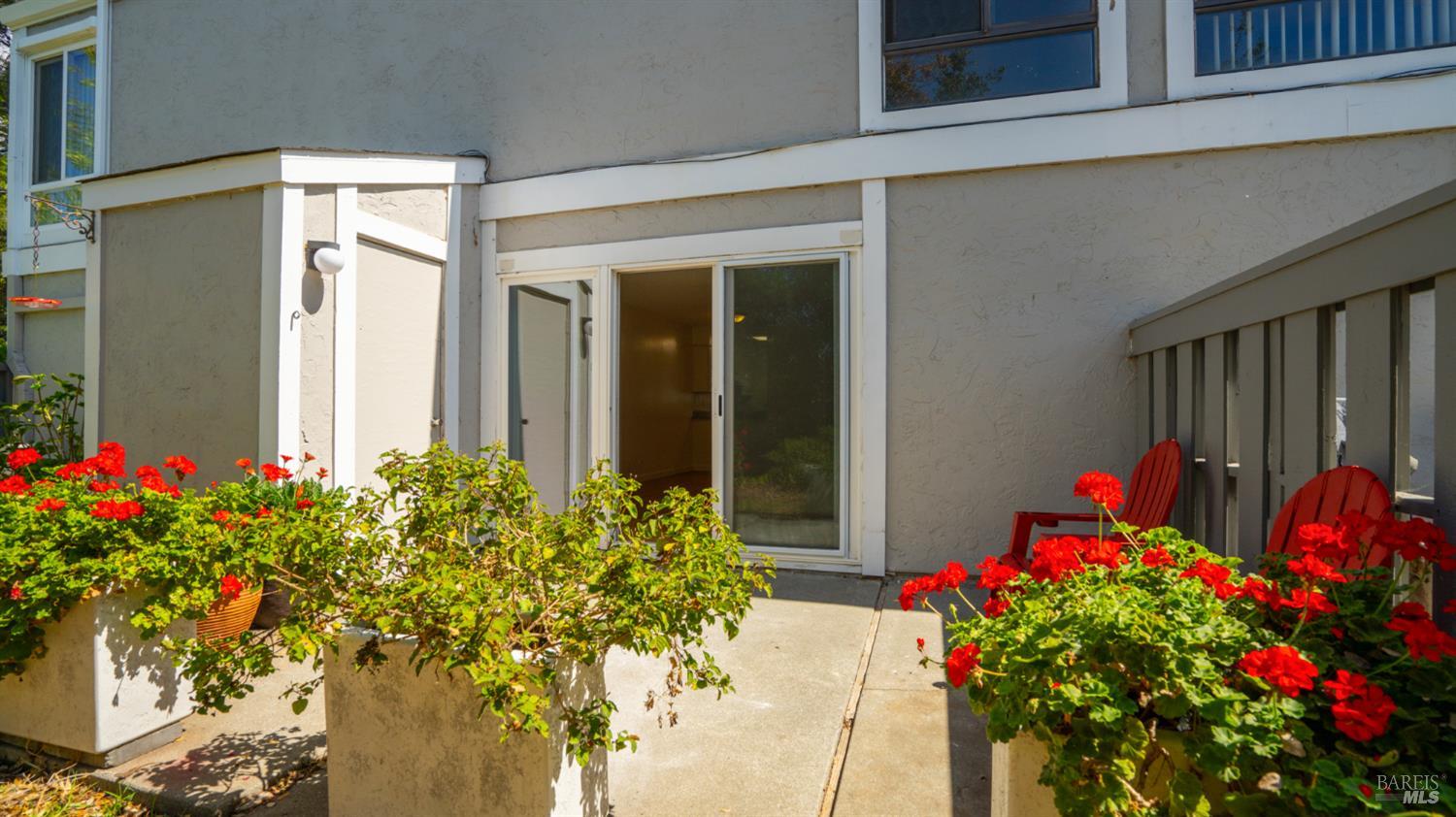 Detail Gallery Image 31 of 33 For 900 Southampton Rd #110,  Benicia,  CA 94510 - 2 Beds | 1/1 Baths