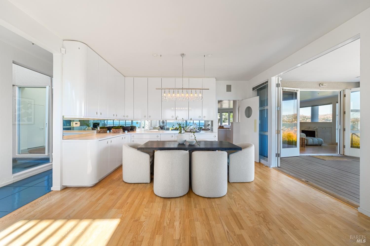 Detail Gallery Image 14 of 54 For 30 Heron Dr, Mill Valley,  CA 94941 - 5 Beds | 3/1 Baths