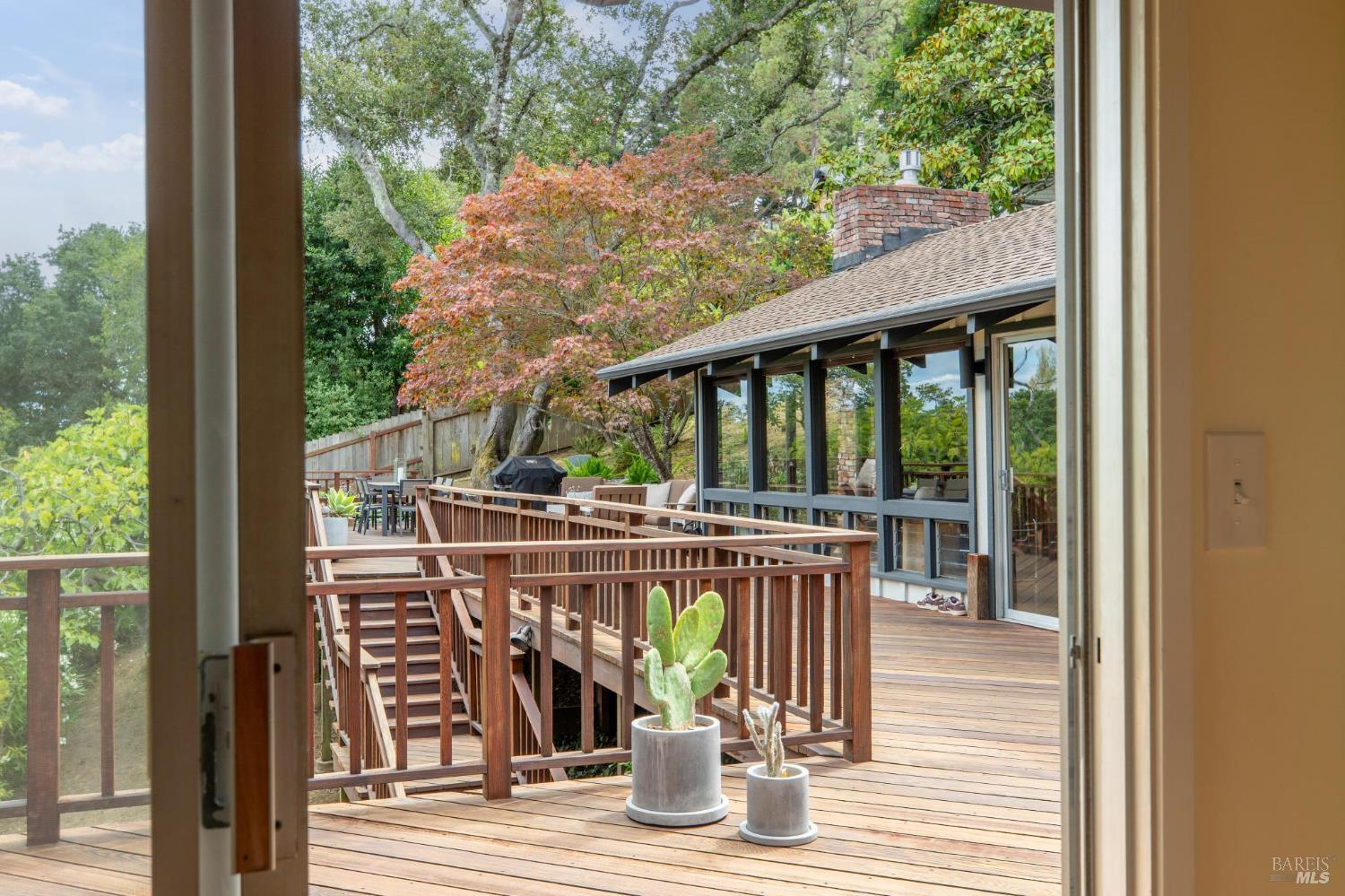 Detail Gallery Image 31 of 53 For 1 Carolyn Ln, Mill Valley,  CA 94941 - 4 Beds | 3 Baths