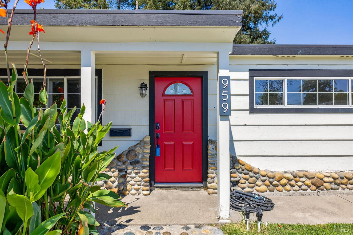 Detail Gallery Image 5 of 32 For 959 San Clemente Dr, Santa Rosa,  CA 95404 - 3 Beds | 2 Baths