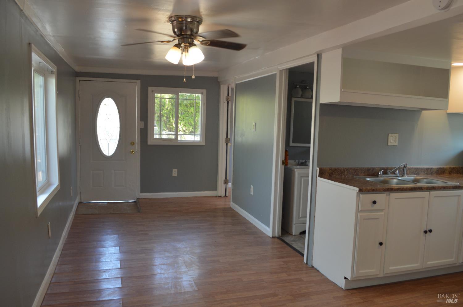 Detail Gallery Image 4 of 13 For 3525 Madrone St, Clearlake,  CA 95422 - 2 Beds | 1 Baths