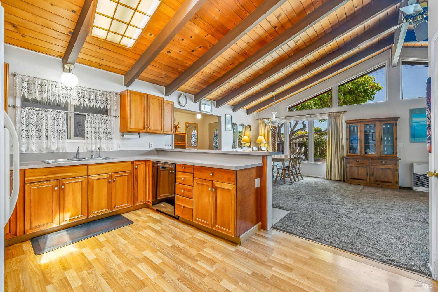 Detail Gallery Image 7 of 33 For 215 S Sanderson Way, Fort Bragg,  CA 95437 - 3 Beds | 1/1 Baths