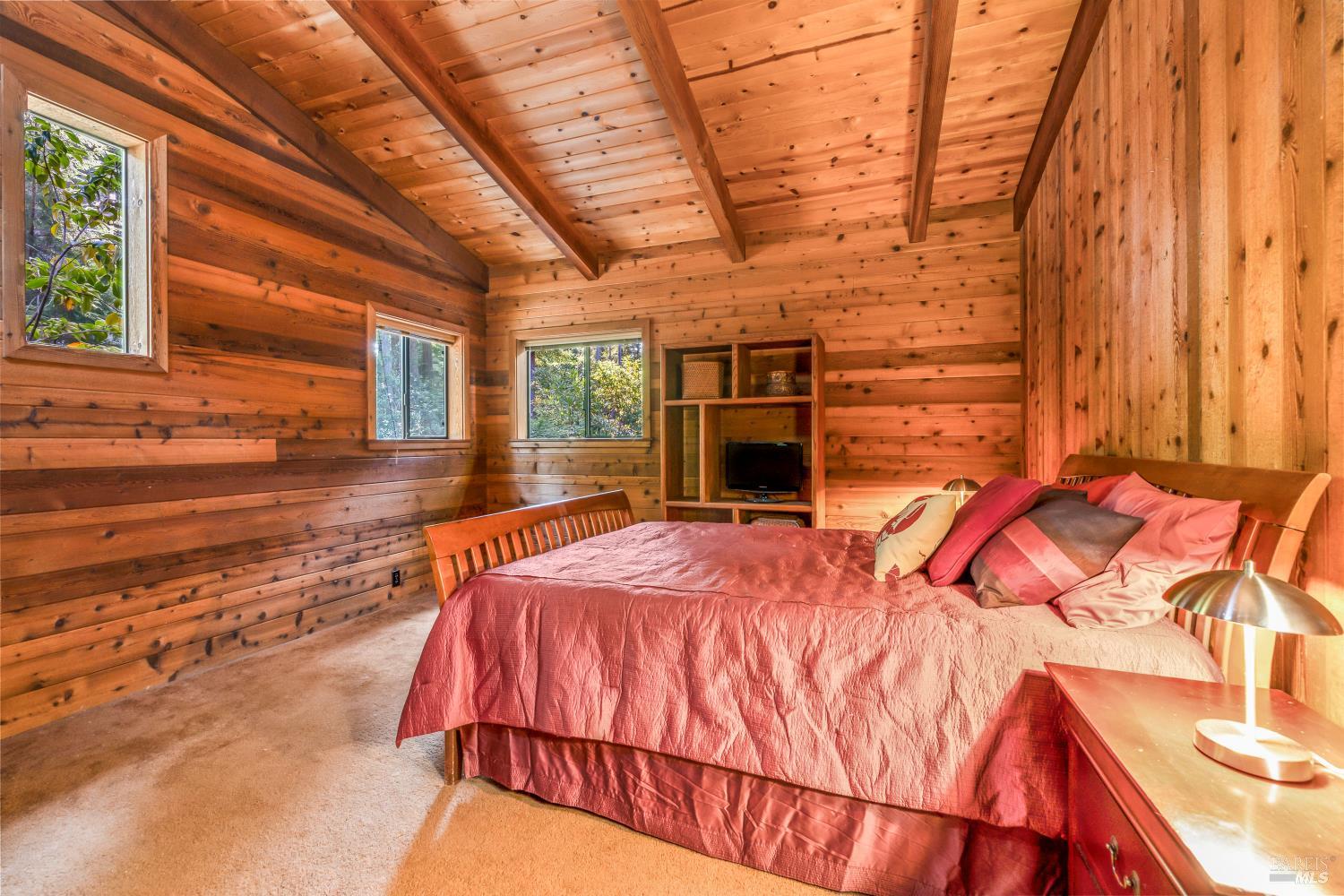 Detail Gallery Image 18 of 43 For 17451 Redwood Springs Dr, Fort Bragg,  CA 95437 - 4 Beds | 4 Baths