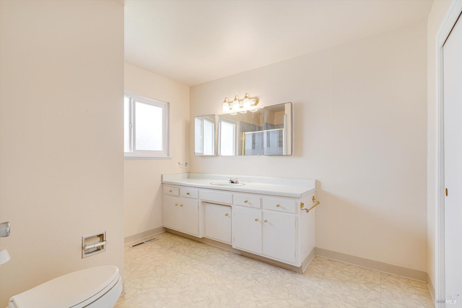 Detail Gallery Image 15 of 27 For 3782 Oxford St, Napa,  CA 94558 - 3 Beds | 2 Baths