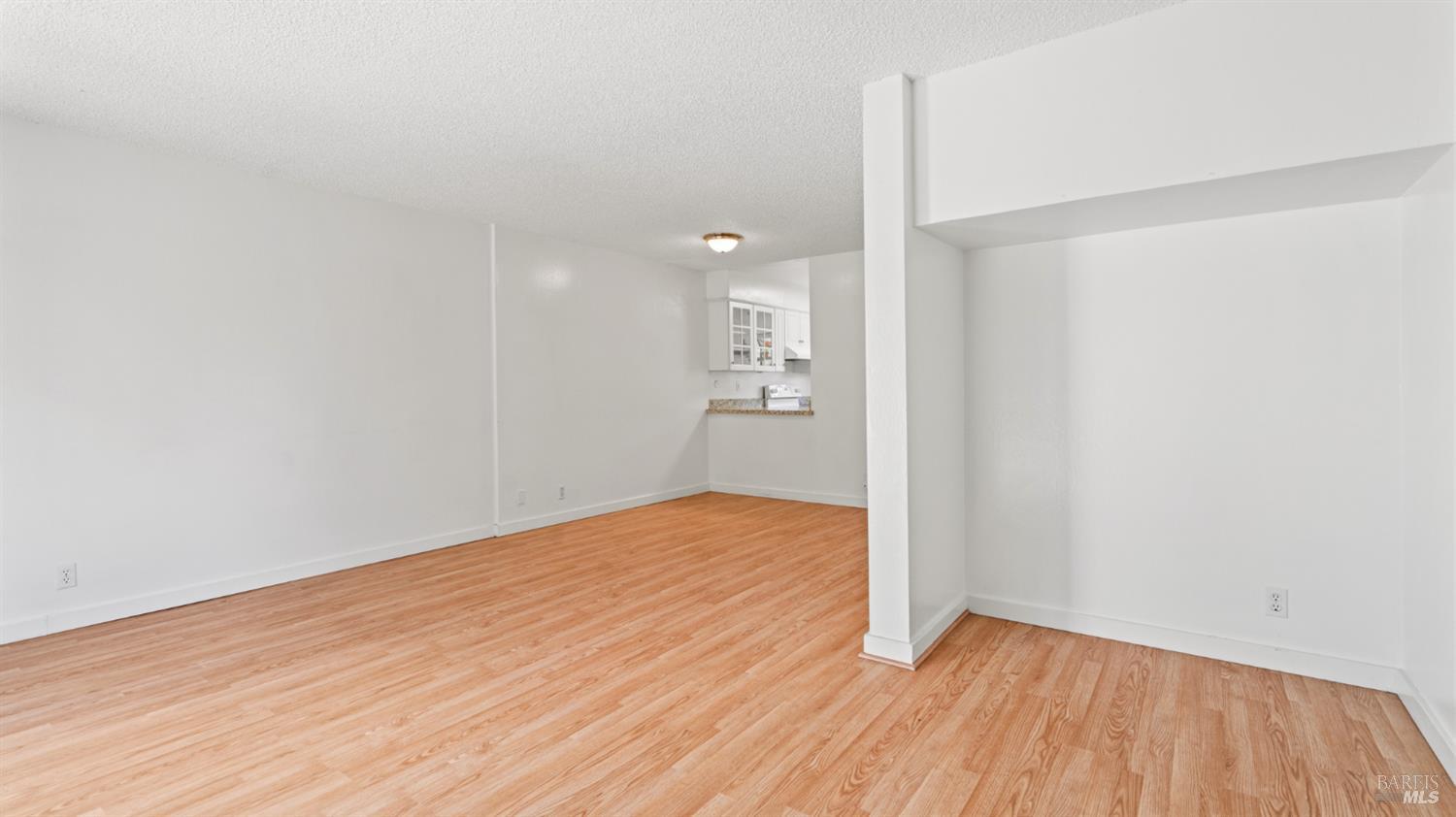 Detail Gallery Image 16 of 33 For 900 Southampton Rd #110,  Benicia,  CA 94510 - 2 Beds | 1/1 Baths