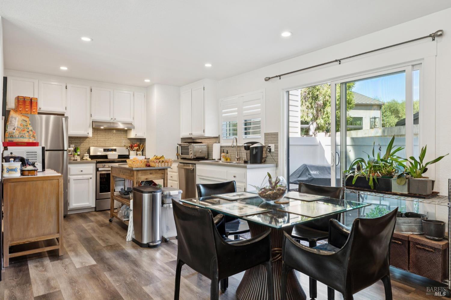 Detail Gallery Image 17 of 55 For 6 Burgundy Way, Yountville,  CA 94599 - – Beds | – Baths
