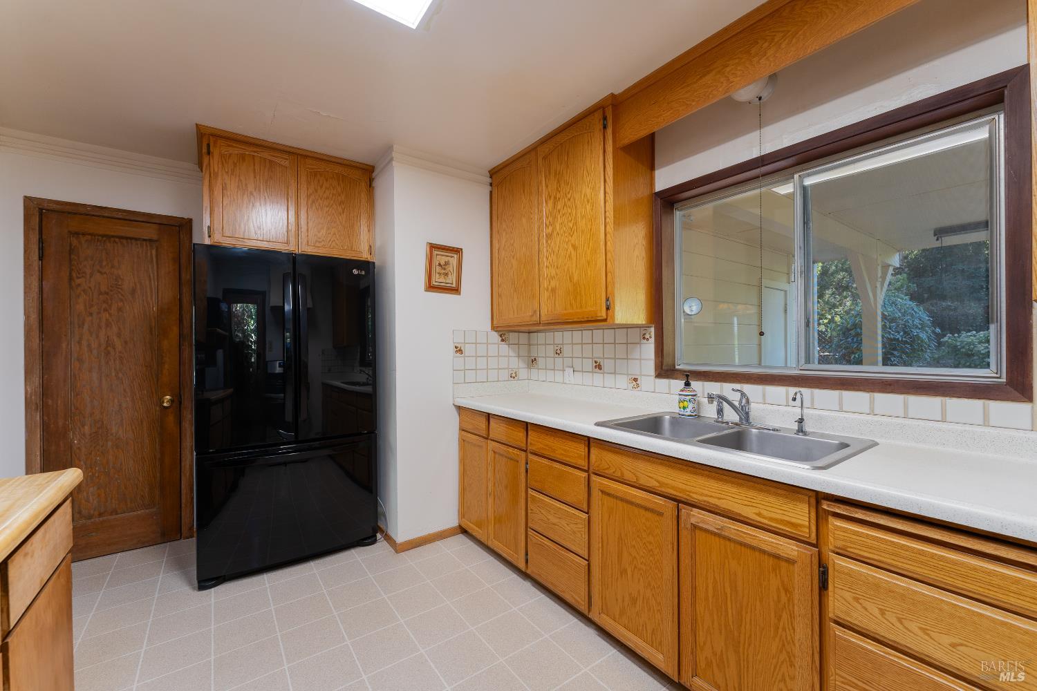 Detail Gallery Image 8 of 27 For 1240 Helen Ave, Ukiah,  CA 95482 - 3 Beds | 2 Baths