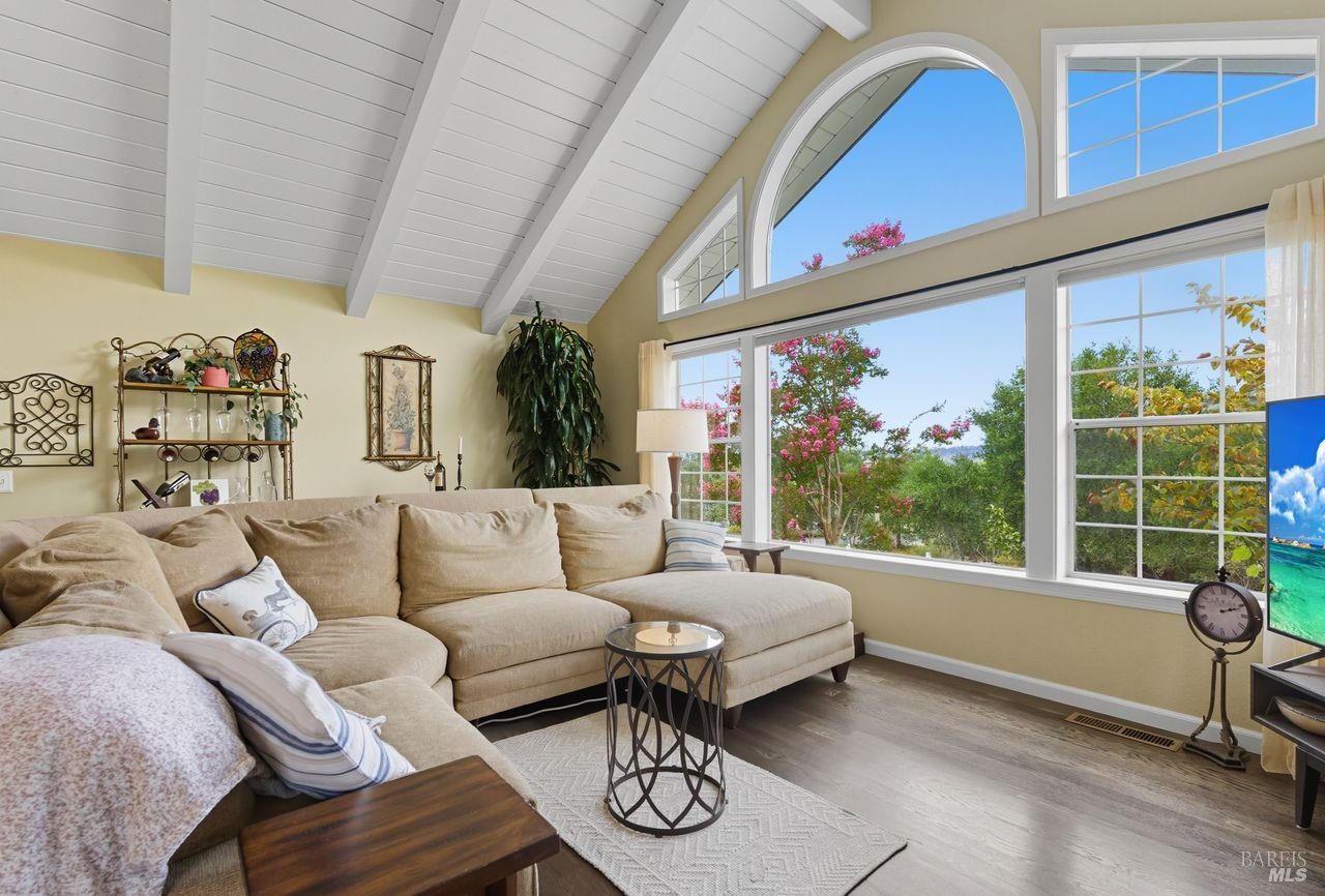 Detail Gallery Image 6 of 63 For 4774 Carissa Ave, Santa Rosa,  CA 95405 - 4 Beds | 2/1 Baths