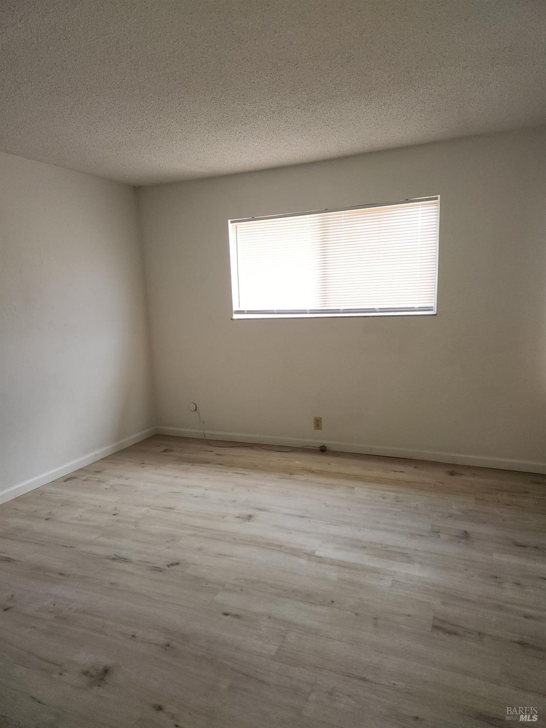 Detail Gallery Image 13 of 16 For 341 Inverness Dr, Vallejo,  CA 94589 - 3 Beds | 2 Baths