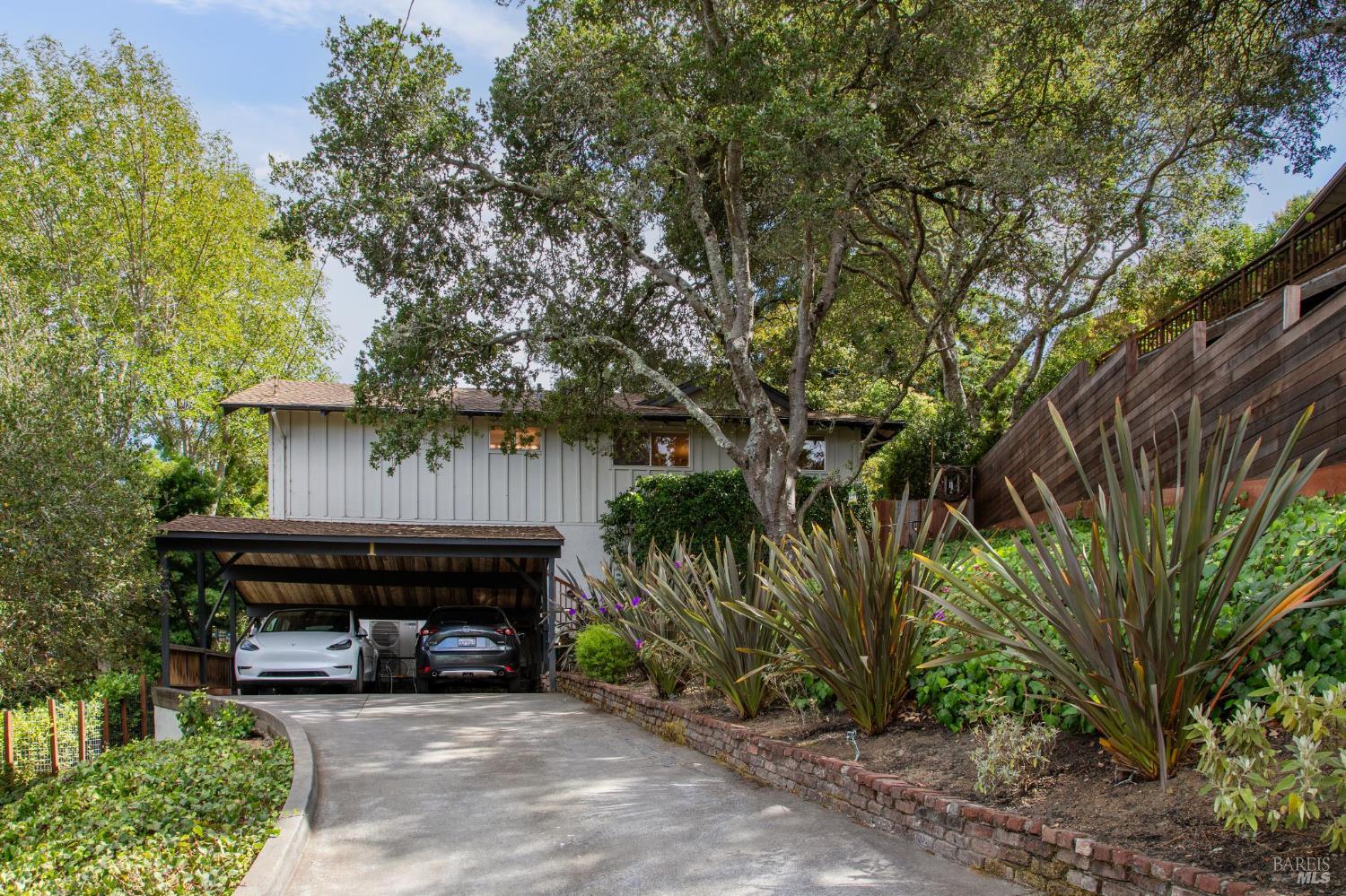 Detail Gallery Image 2 of 53 For 1 Carolyn Ln, Mill Valley,  CA 94941 - 4 Beds | 3 Baths